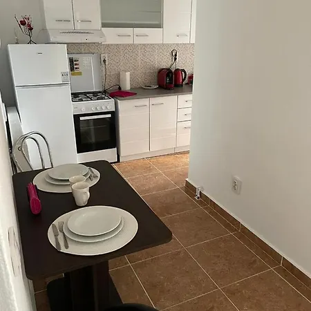 Apartment White&red