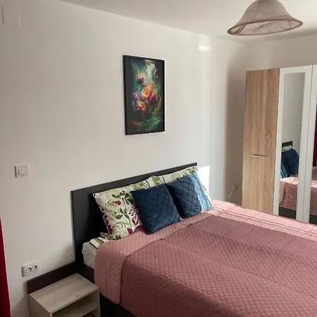White&red Apartment